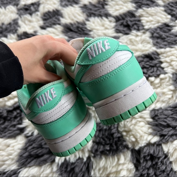 Authentic Nike Dunk Low Green Glow womens 8 - Picture 4 of 5